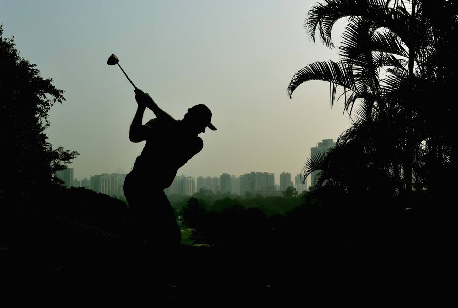 Il sudafricano Ernie Els in azione durante il primo giro dell’open di Hong Kong all’ Hong Kong Golf Club (Getty Images)